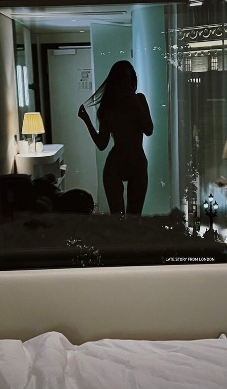 Niemesia model pretty photo