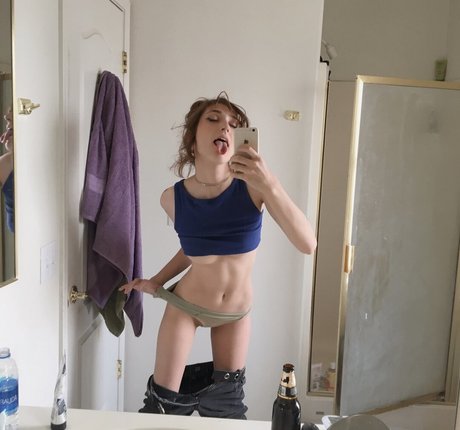 docilemoth nude model archive