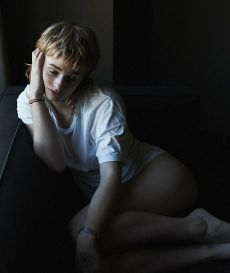 Esther Rose McGregor free star pic