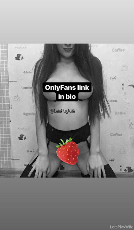 letsplaywife nude star pic