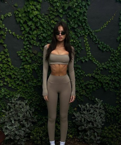 Holly Mueller nude actress image