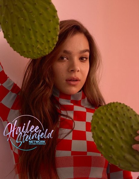 Hailee Steinfeld pornstar sexy galleries