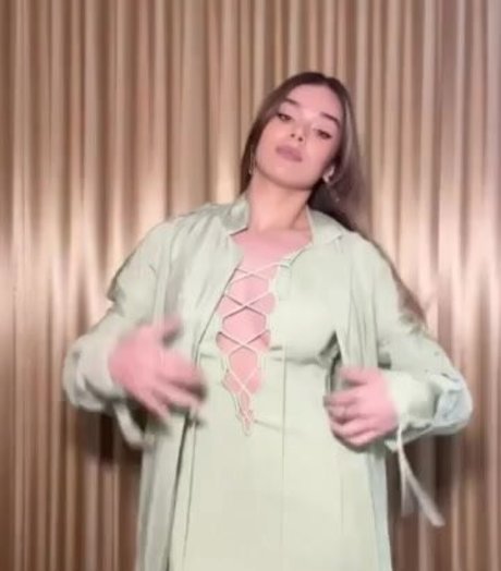 Hailee Steinfeld star images