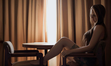 Emille Bee sexy actress img