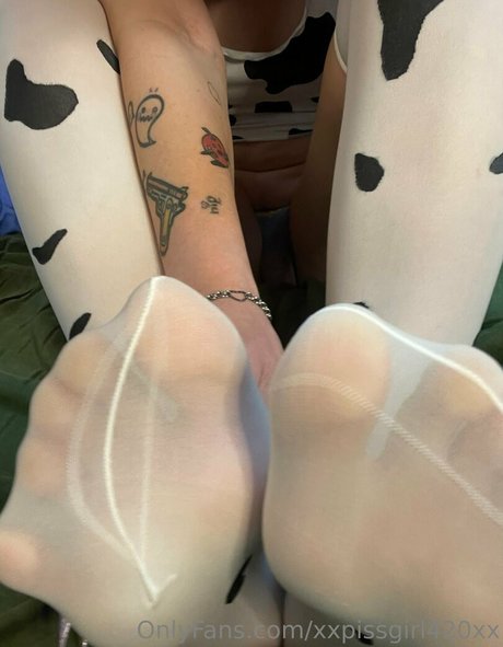 xxpissgirl420xx model art galleries