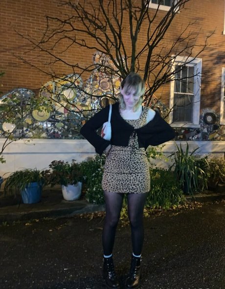 xxpissgirl420xx porn actress picture