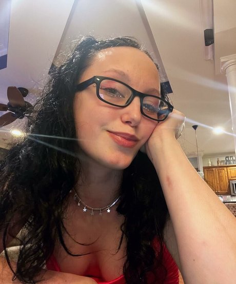 MuscleMommy002 model naked image