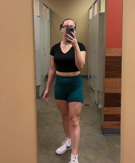 MuscleMommy002 free actress gallery