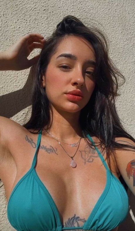 Leticia Caputi high quality model pics