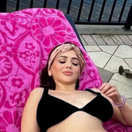 EvelynLuxe hot actress images