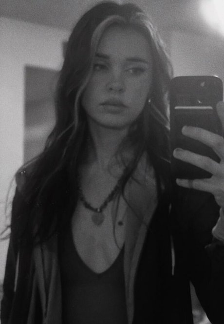 Samwitch pretty actress pics