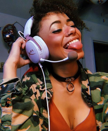 BlackKrystel model sexy img