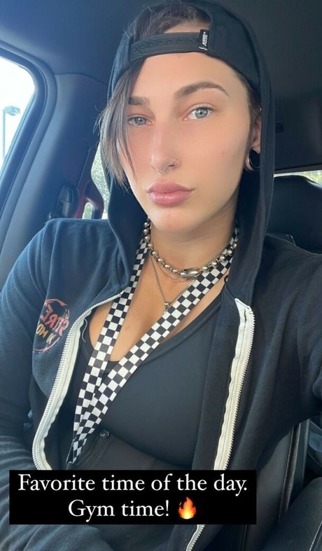 Rhea Ripley perfect star images