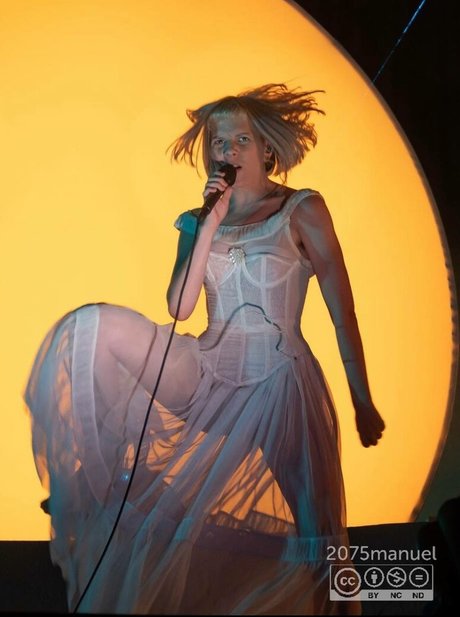 Aurora Aksnes star top pic