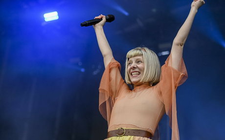 Aurora Aksnes pornographic star img