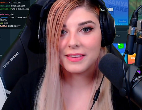 Alluux hot actress image