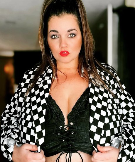 Jolene Mendez beautiful actress image