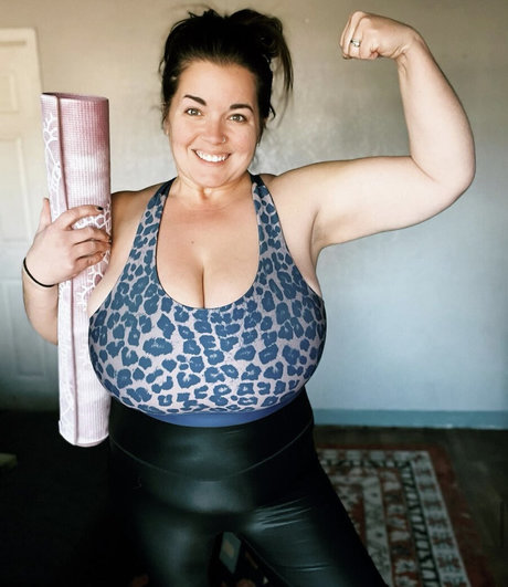 Jolene Mendez hot actress image