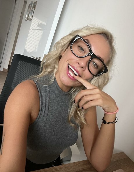 Amy Love pornstar erotic pics