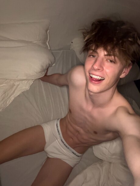 Anepicboy naked model picture