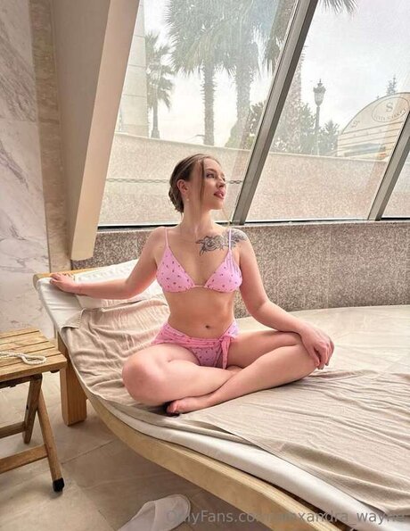 Alexandra Wayne star pretty photo