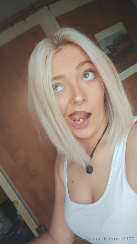 Alicerose7900 naked star galleries