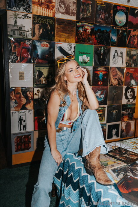 Alipentz hot model gallery