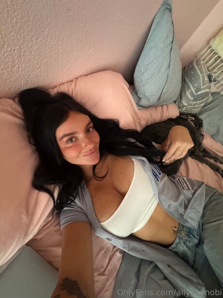 Ally1kenobi model art photos