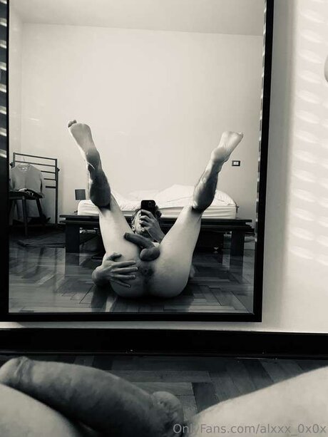 Alxxx 0x0x naked pornstar image