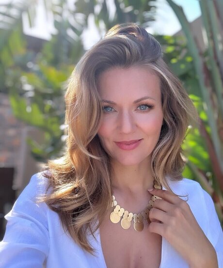 Ella Endlich star free gallery