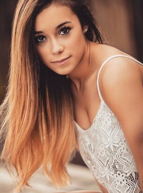 Sexy Cheerleaders erotic actress gallery