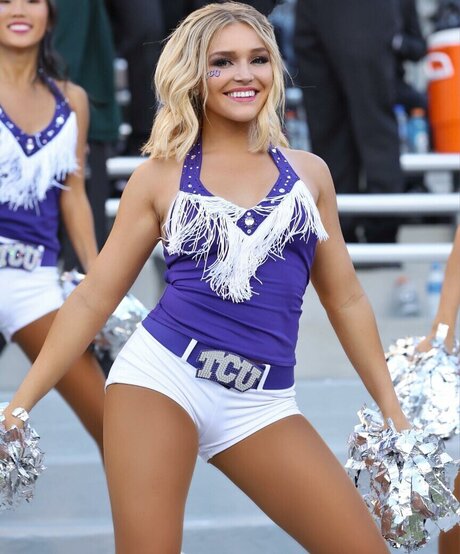 Sexy Cheerleaders model sexy pics