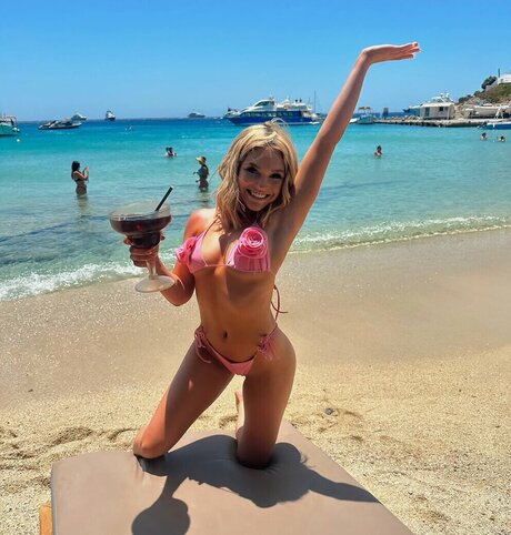 Sexy Cheerleaders porn actress picture