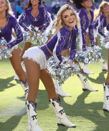 Sexy Cheerleaders model pornographic picture