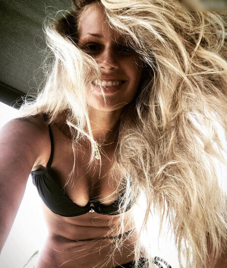 big tits mom onlyfans exclusive pics