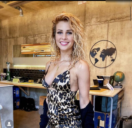 Carolina Peukmann nude star images