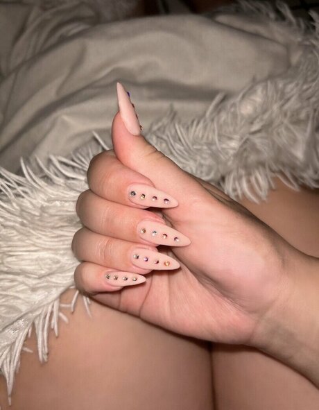 Stellaruu nude actress pic