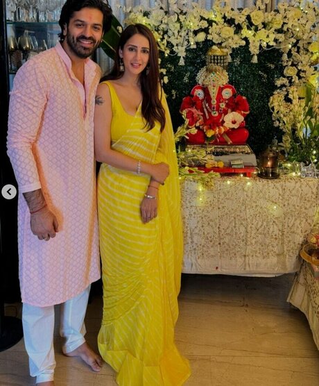 Chahatt Khanna model top img