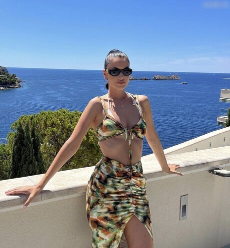 Enisa bukvic naked model image