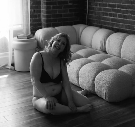 Wellnessbynorah high quality model photo