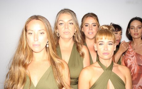 Photobox Flashes model pornographic photos