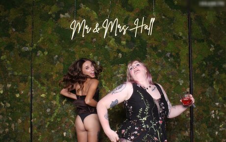 Photobox Flashes pornstar erotic pictures