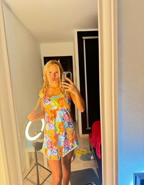 lickandysoles naked model image