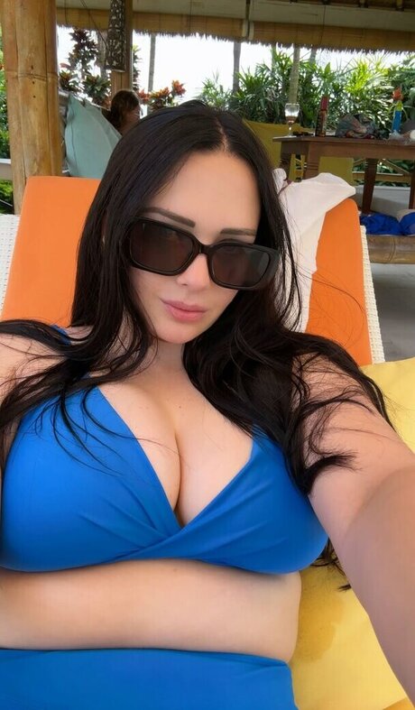 Eleanorsaur beautiful model images