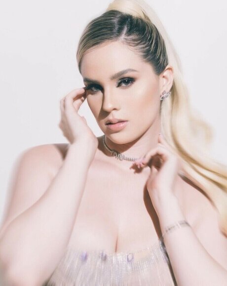 Debanhy Ariadne beautiful star img