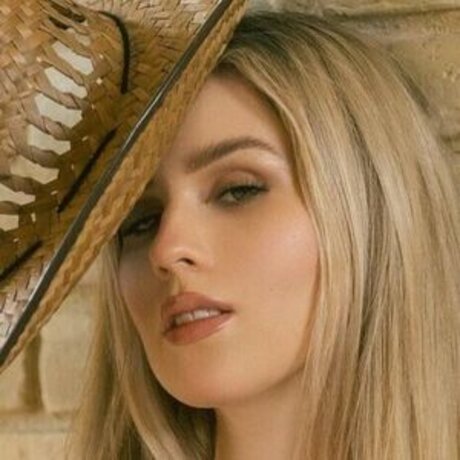 Debanhy Ariadne xxx actress pictures