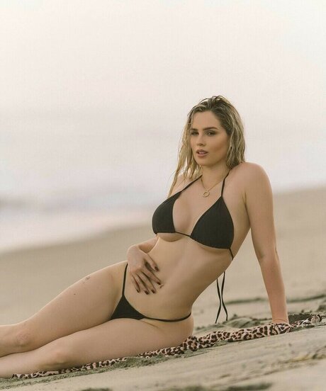 Debanhy Ariadne hot star pic