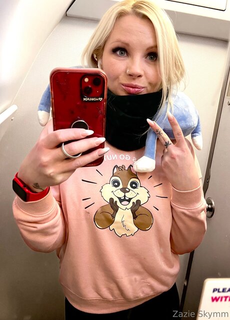 zazieskymm naked model picture