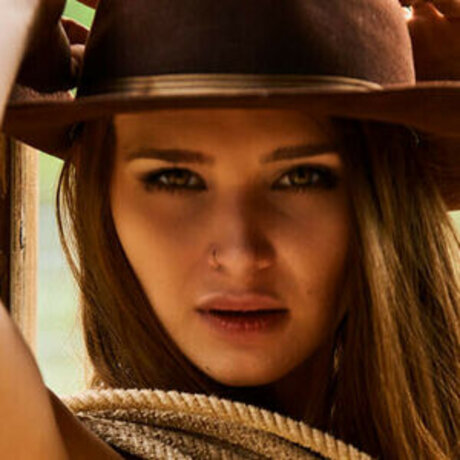 Sam Holly top actress img