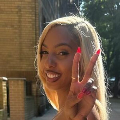 Belladonnas model xxx photo